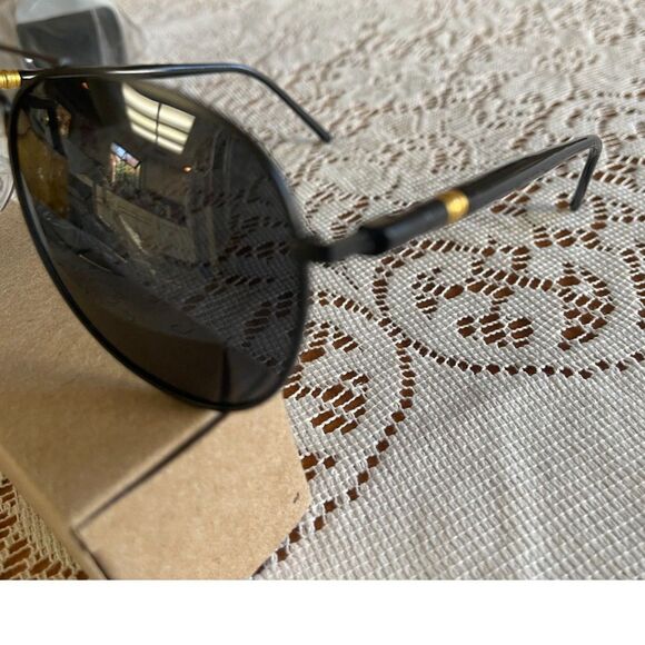 New Aviator Black Sunglasses POLARIZED Lens Gold Detail Nice ~Unisex - Picture 5 of 6